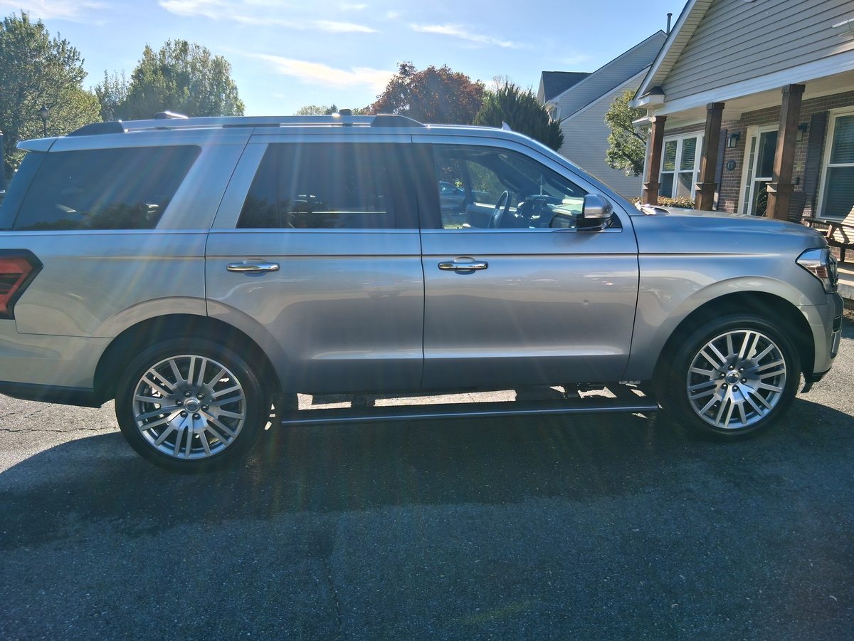 Full-size SUV shining after a complete detail