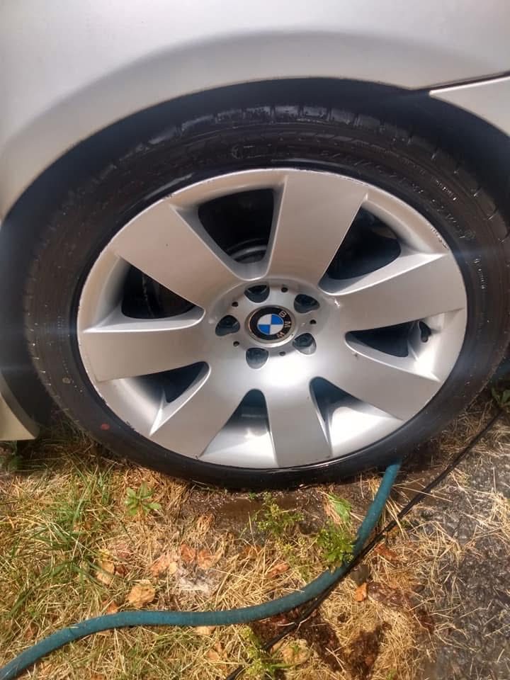 The same style wheel gleaming after detailing